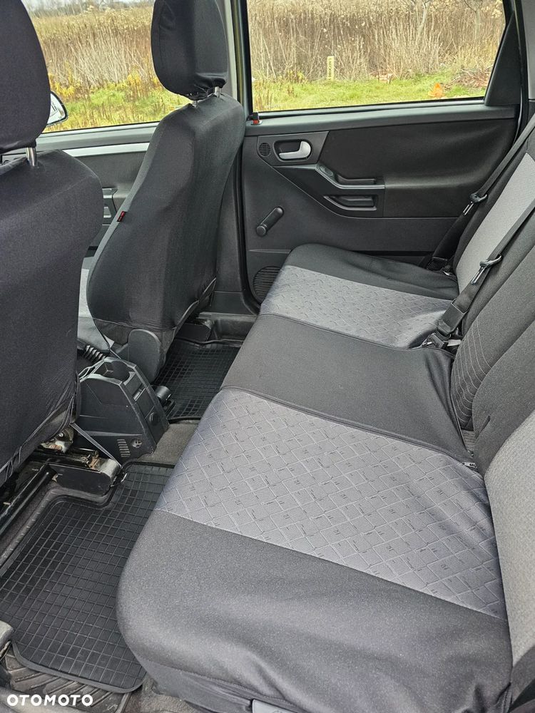 Opel Meriva 1.6 16V (Essentia) - 9