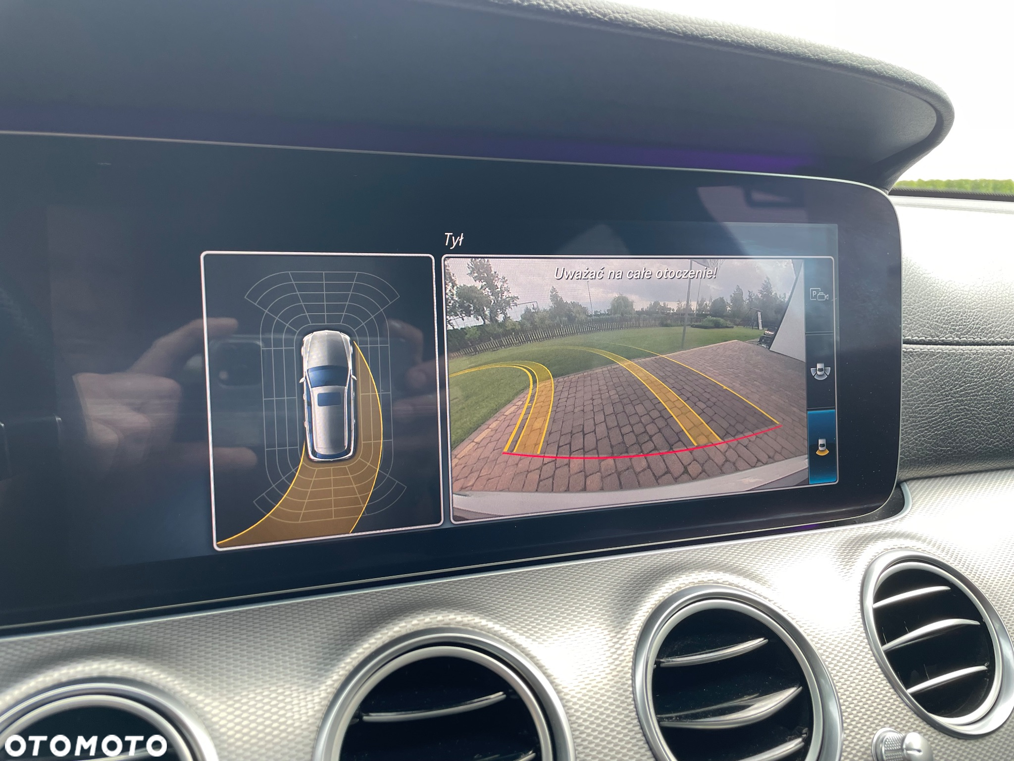 Mercedes-Benz Klasa E 220 d 4Matic T 9G-TRONIC AMG Line - 26