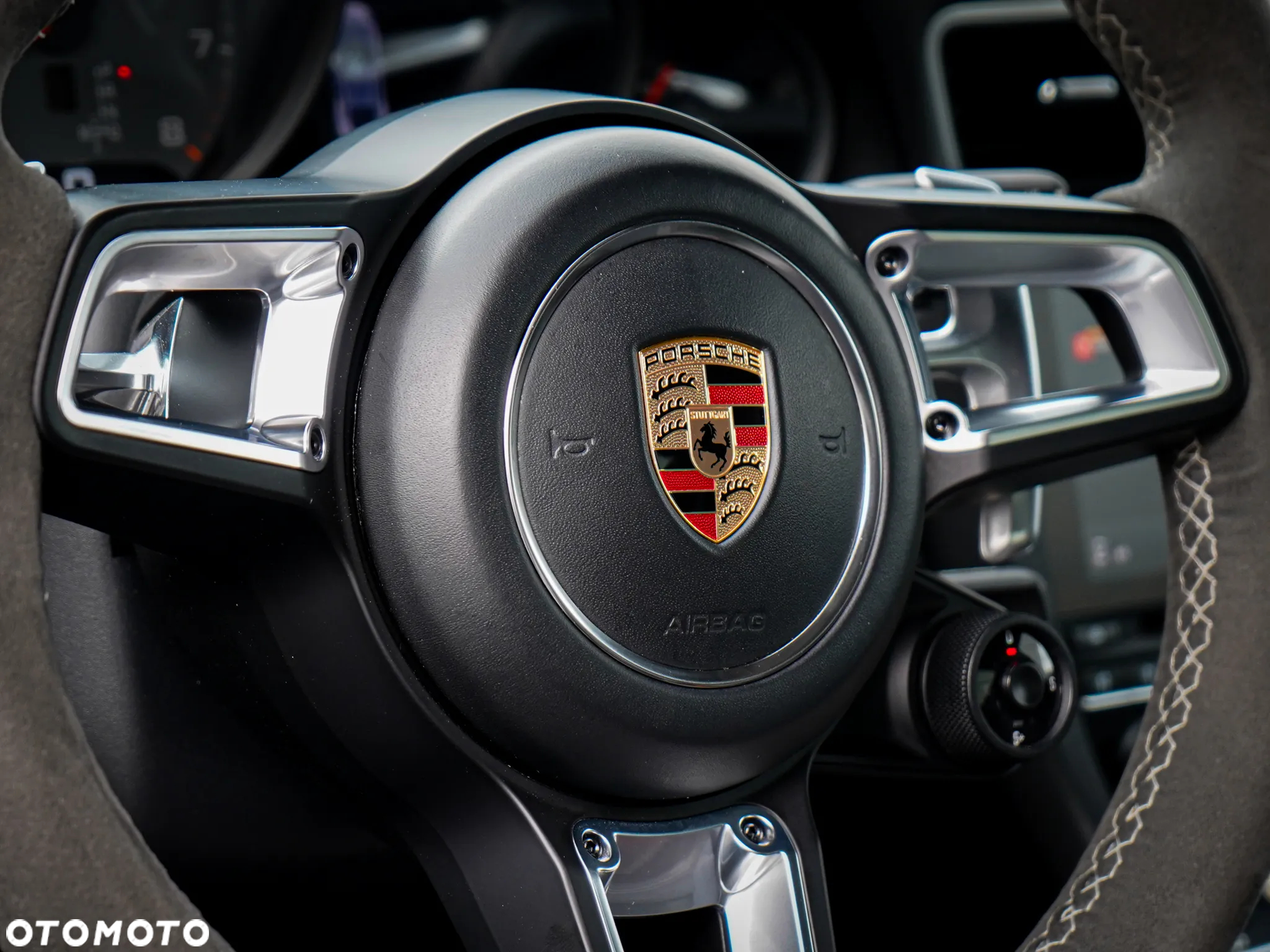 Porsche 911 Carrera 4 GTS PDK - 11
