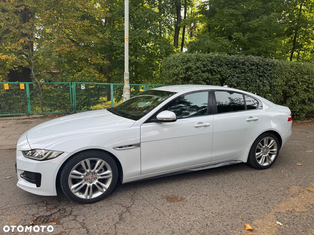 Jaguar XE 2.0 D R-Sport - 8