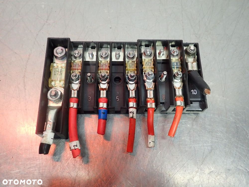 SKRZYNKA BEZPIECZNIKÓW VOLKSWAGEN T5 7H6970187B    7H0937550A - 1