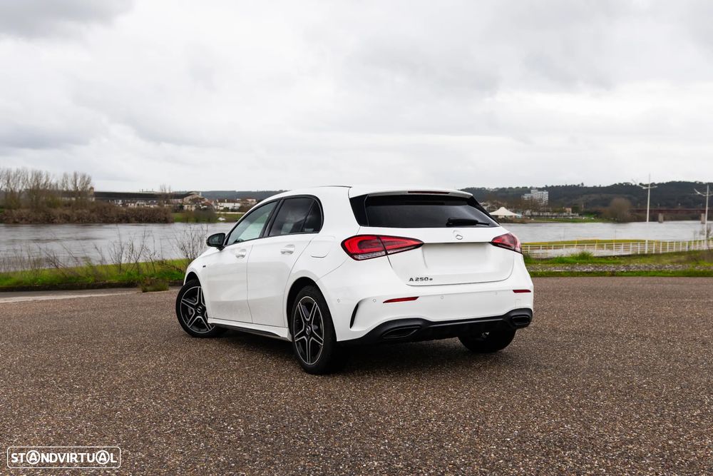 Mercedes-Benz A 250 e 8G-DCT AMG Line - 2