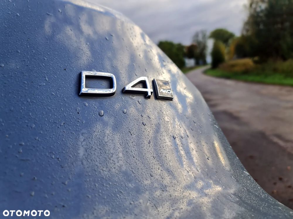 Volvo XC 40 D4 AWD Geartronic Momentum Pro - 9