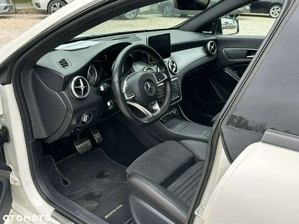 Mercedes-Benz CLA 250 4Matic 7G-DCT AMG Line - 12
