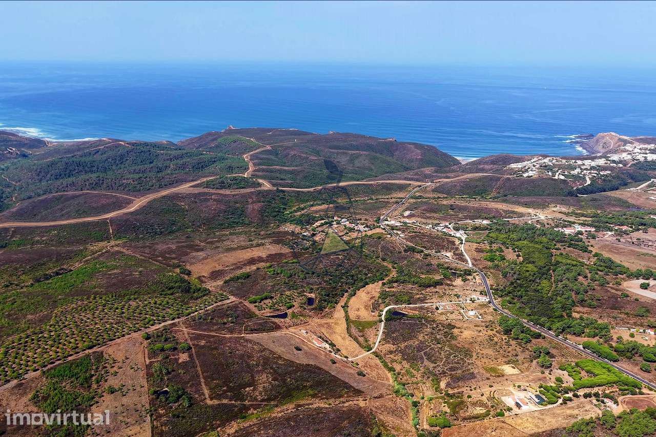 Terreno rústico com 48000 m2 a 3 km praia da Arrifana - Aljezur - Grande imagem: 2/26