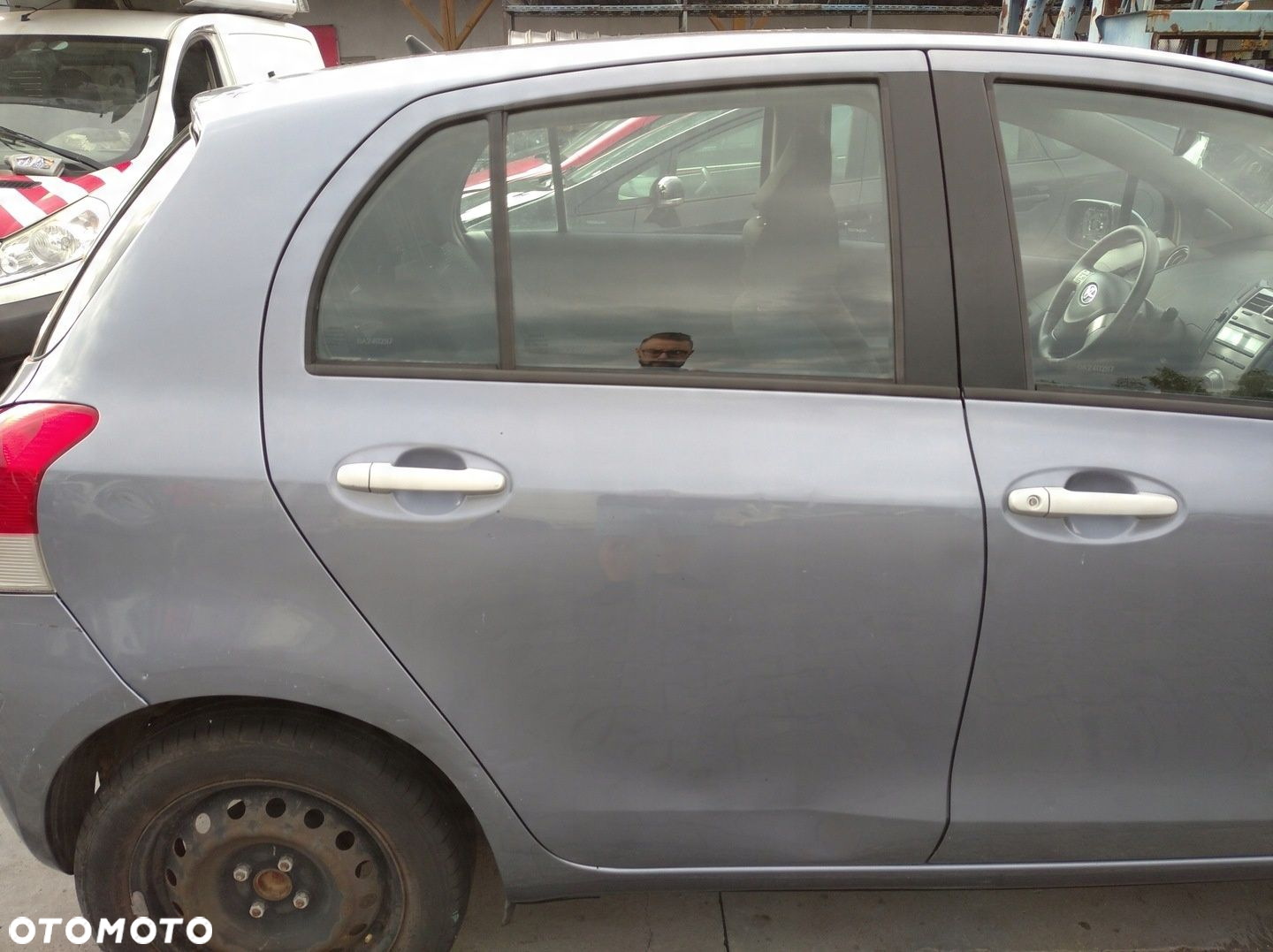 TOYOTA YARIS 2 II DRZWI TYŁ PRAWE 8T4 5D - 14