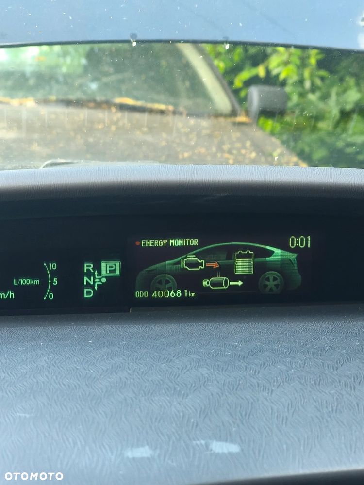 Toyota Prius 1.8 HSD Premium - 9
