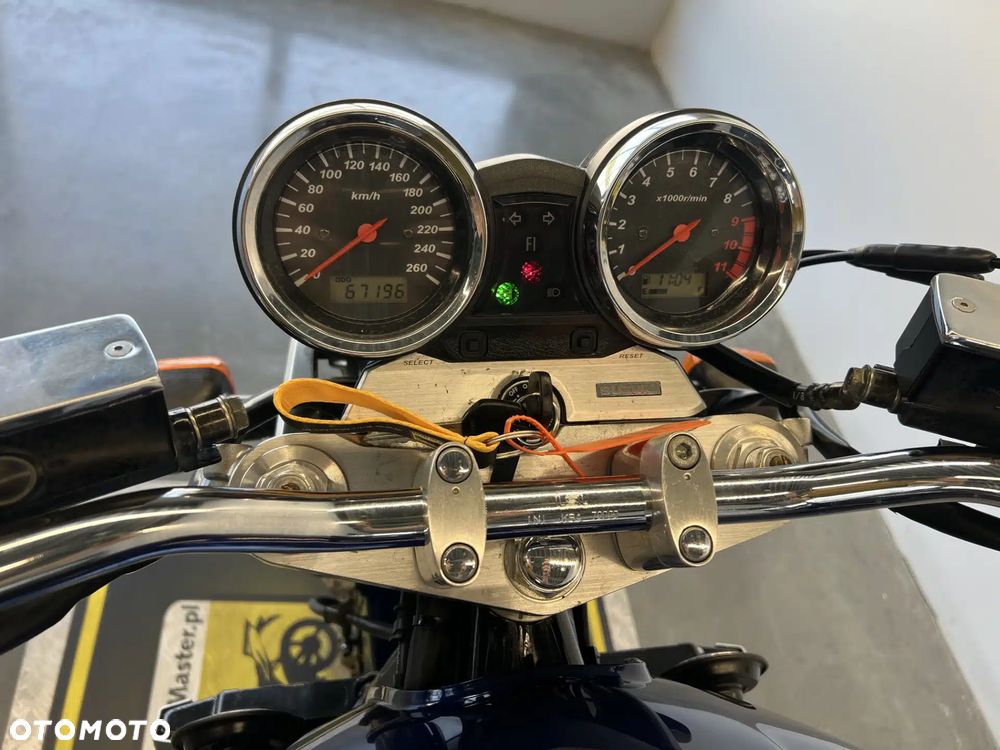 Suzuki GSX - 30