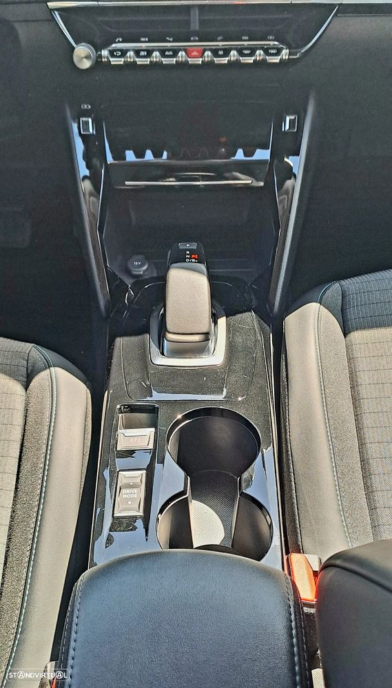 Peugeot e-2008 50 kWh Allure Pack - 31