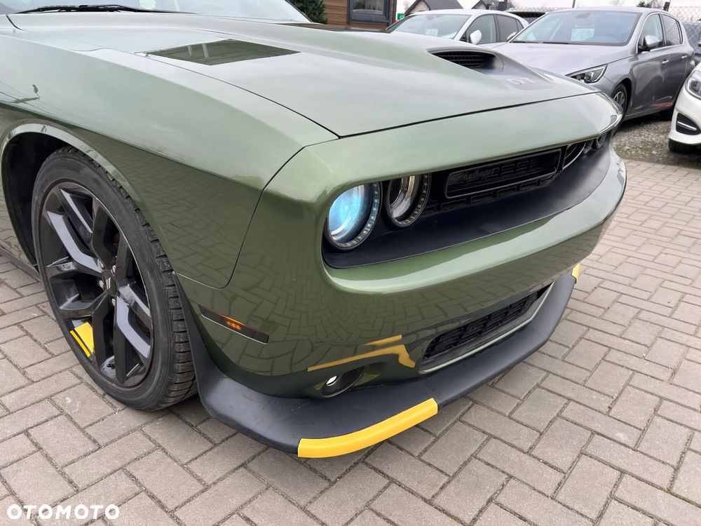 Dodge Challenger - 35