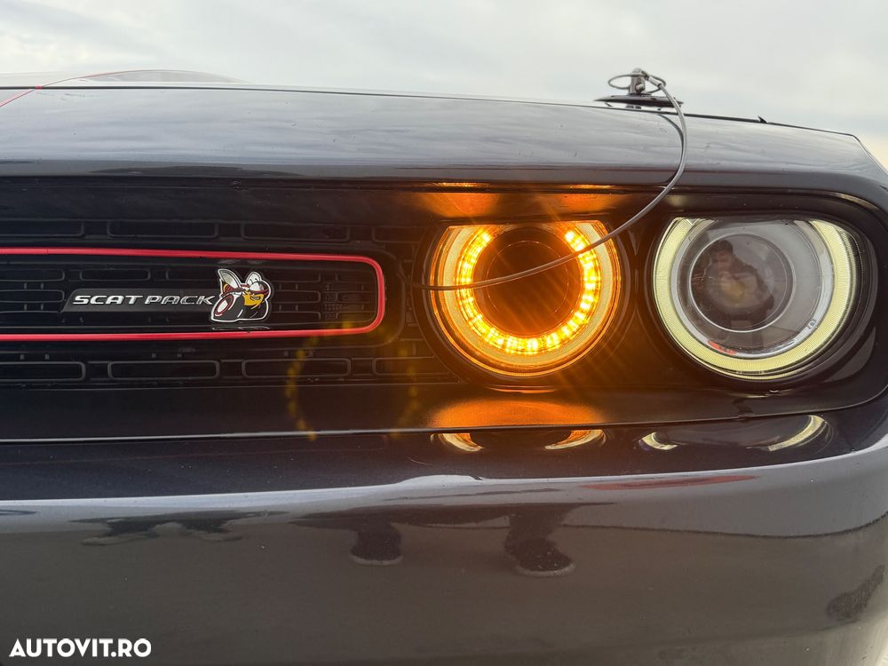 Dodge Challenger - 24