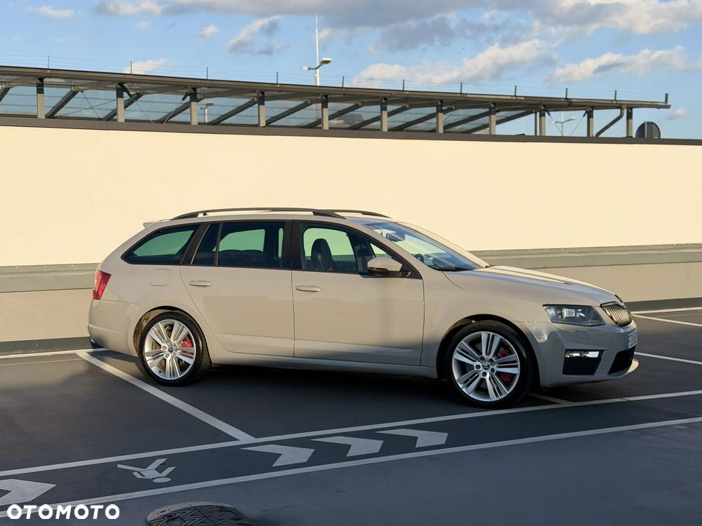 Skoda Octavia 2.0 TDI DSG RS - 8