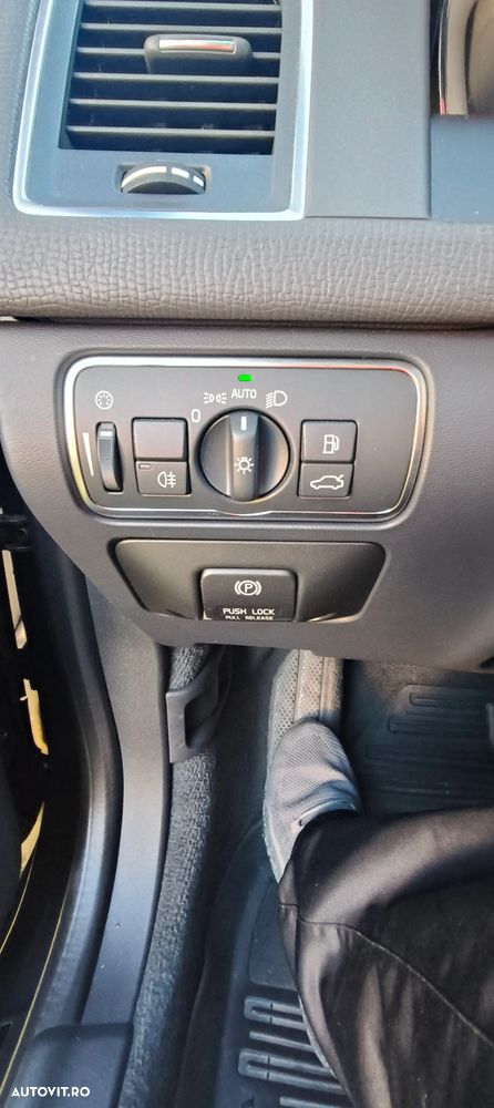 Volvo XC 60 D5 AWD Aut. Momentum - 9