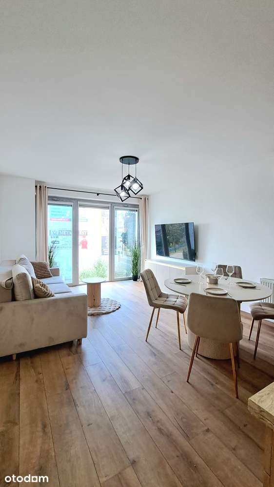 2011r. Apartamentowiec Wyremontowane 2 Pokoje Garderoba Centrum Winda
