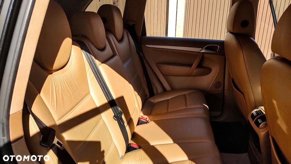 Porsche Cayenne - 10