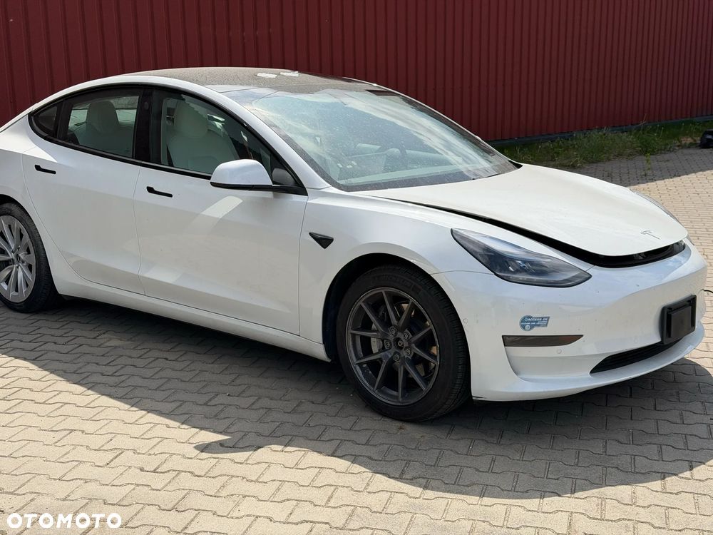 Tesla Model 3 - 3