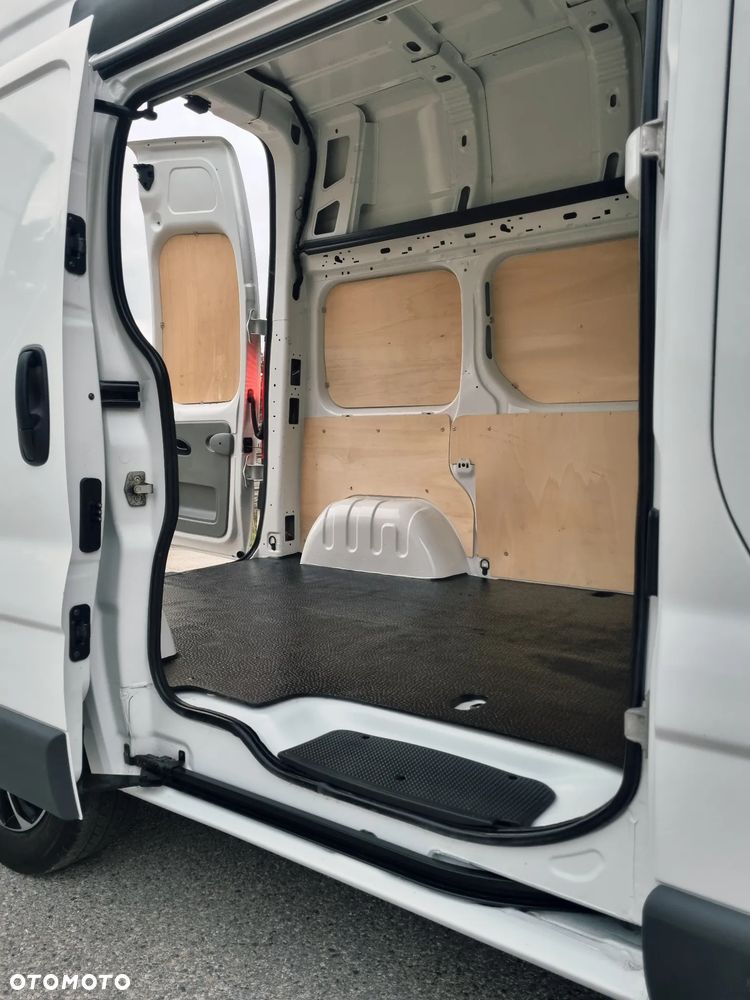 Renault Trafic - 21