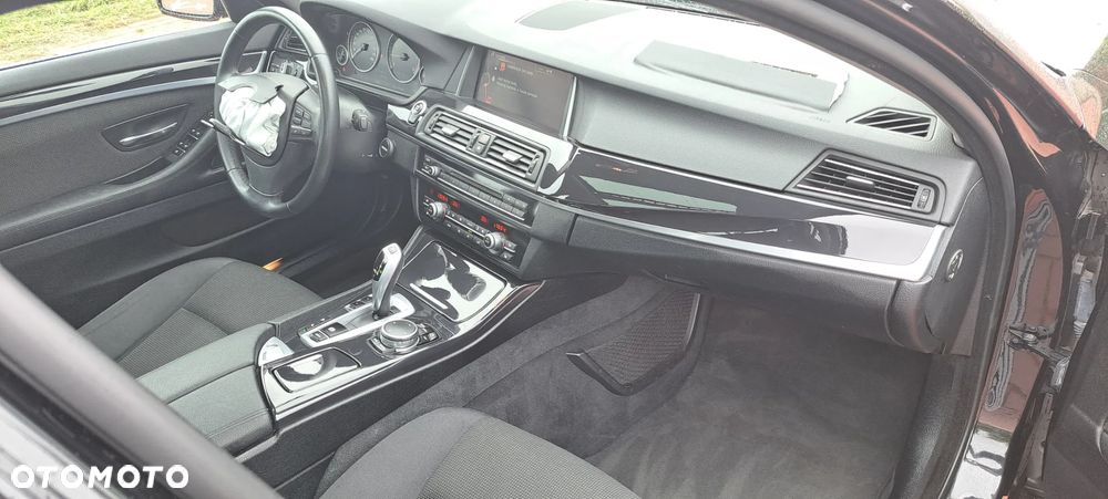 BMW Seria 5 525d xDrive Touring Sport-Aut - 11