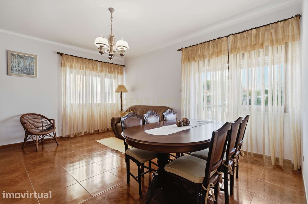 Apartamento T3 com garagem e arrecadação - Praia da Areia Branca, Lour - Grande imagem: 4/18