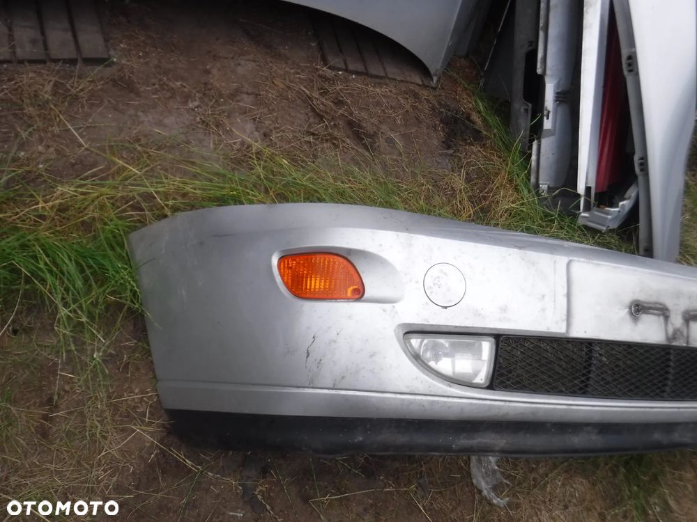 Ford Focus Mk1 zderzak przod srebrny - 2