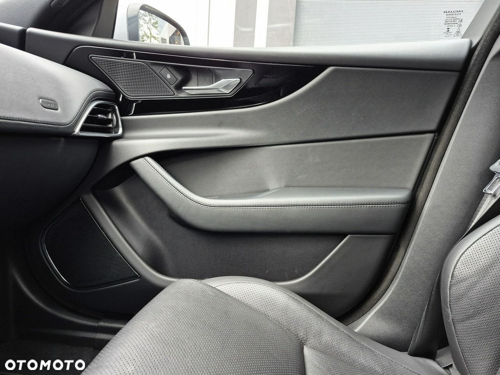 Jaguar XE D200 AWD SE - 38