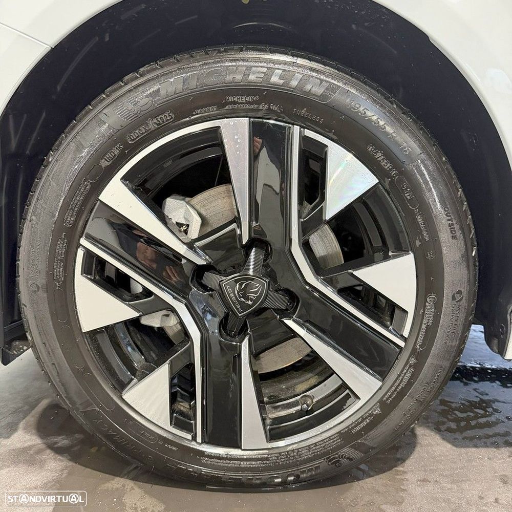 Peugeot 208 1.2 Hybrid Allure e-DCS6 - 15