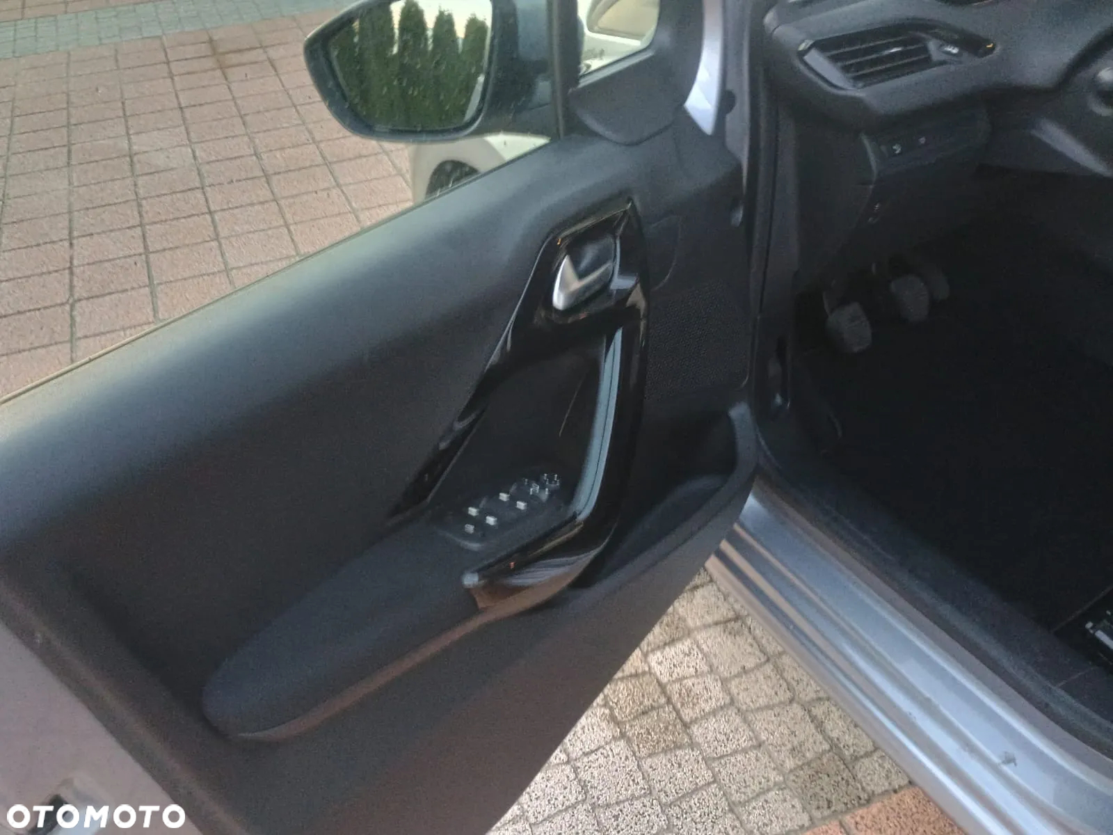 Peugeot 208 - 21