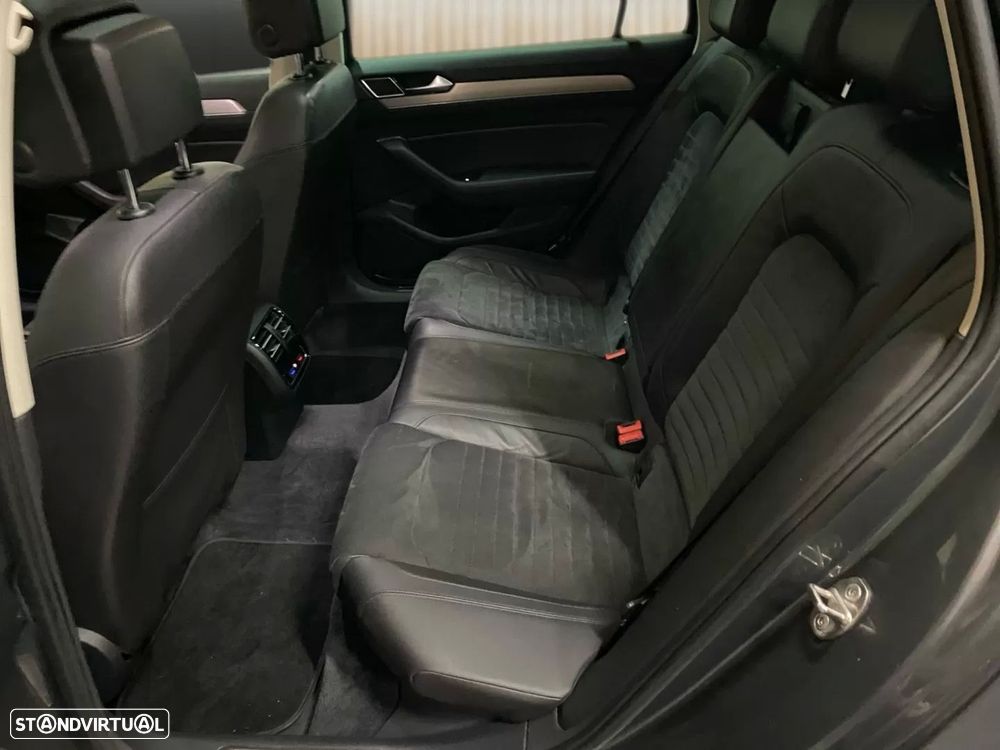 VW Passat Variant 2.0 TDi Highline DSG 4Motion - 16
