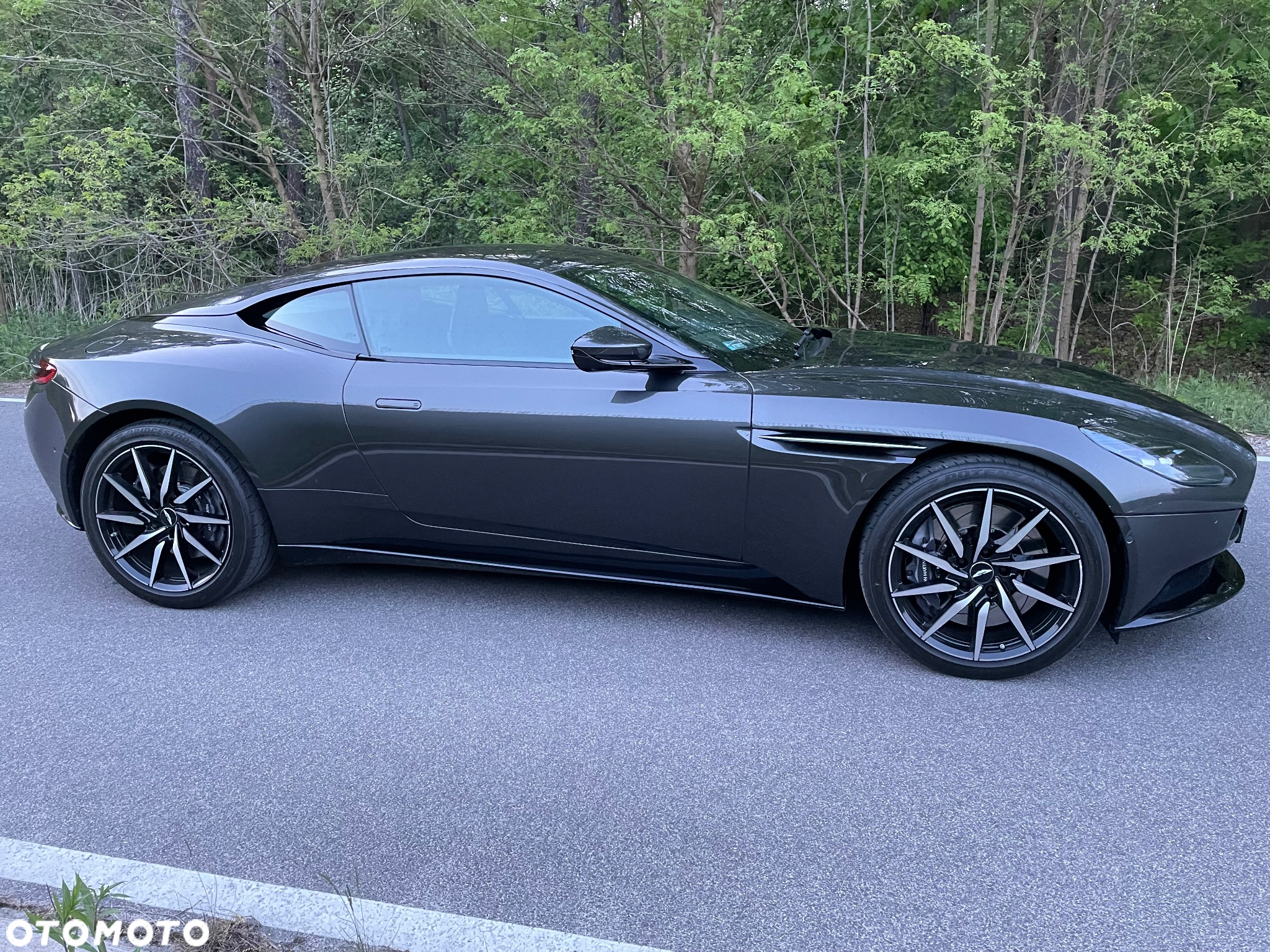 Aston Martin DB11 V8 - 5