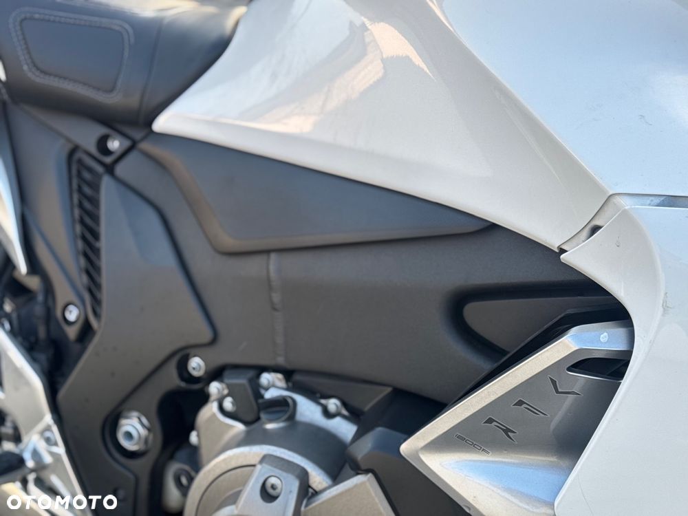 Honda VFR - 15