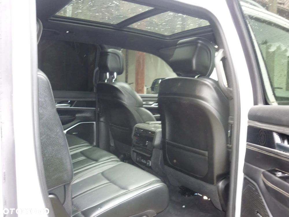 Jeep Wagoneer - 14