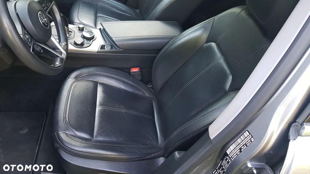 Alfa Romeo Stelvio 2.0 Turbo 16V AT8-Q4 Ti - 21