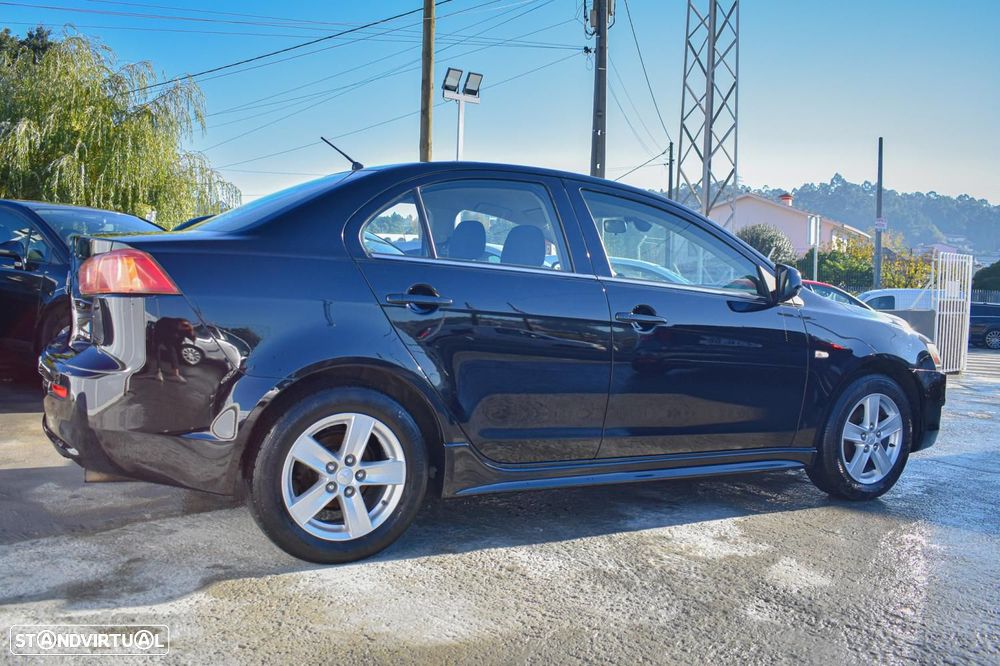 Mitsubishi Lancer 1.5 Invite - 4