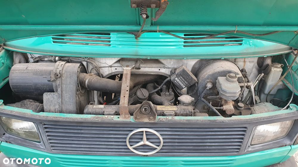 Mercedes-Benz 410 - 17