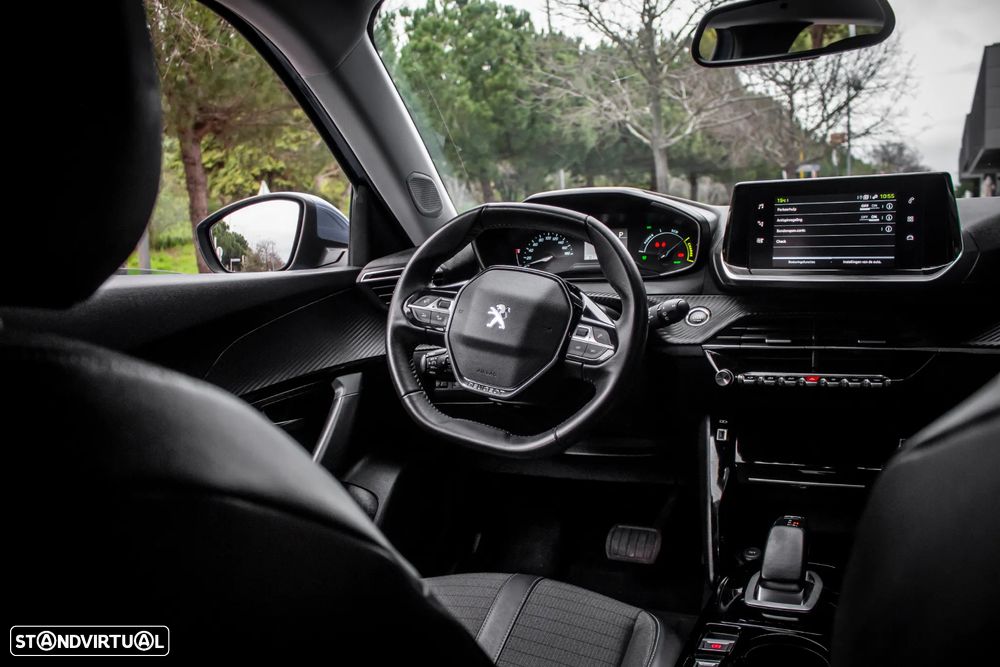 Peugeot e-2008 Allure - 32