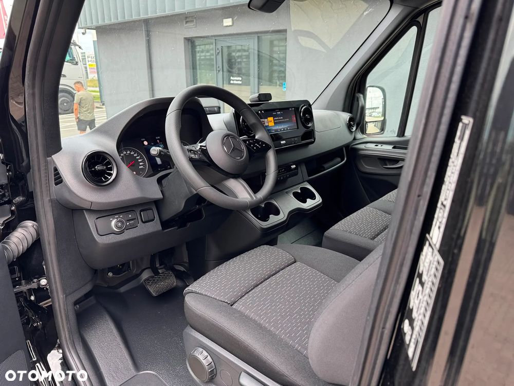 Mercedes-Benz Sprinter - 12