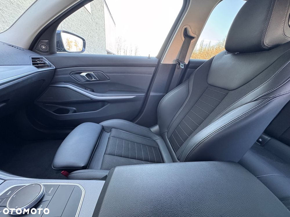 BMW Seria 3 320i xDrive M Sport - 37