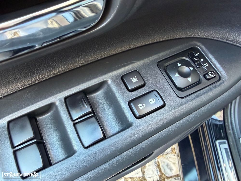 Mitsubishi Outlander 2.0 MIVEC Instyle Navi+ - 35