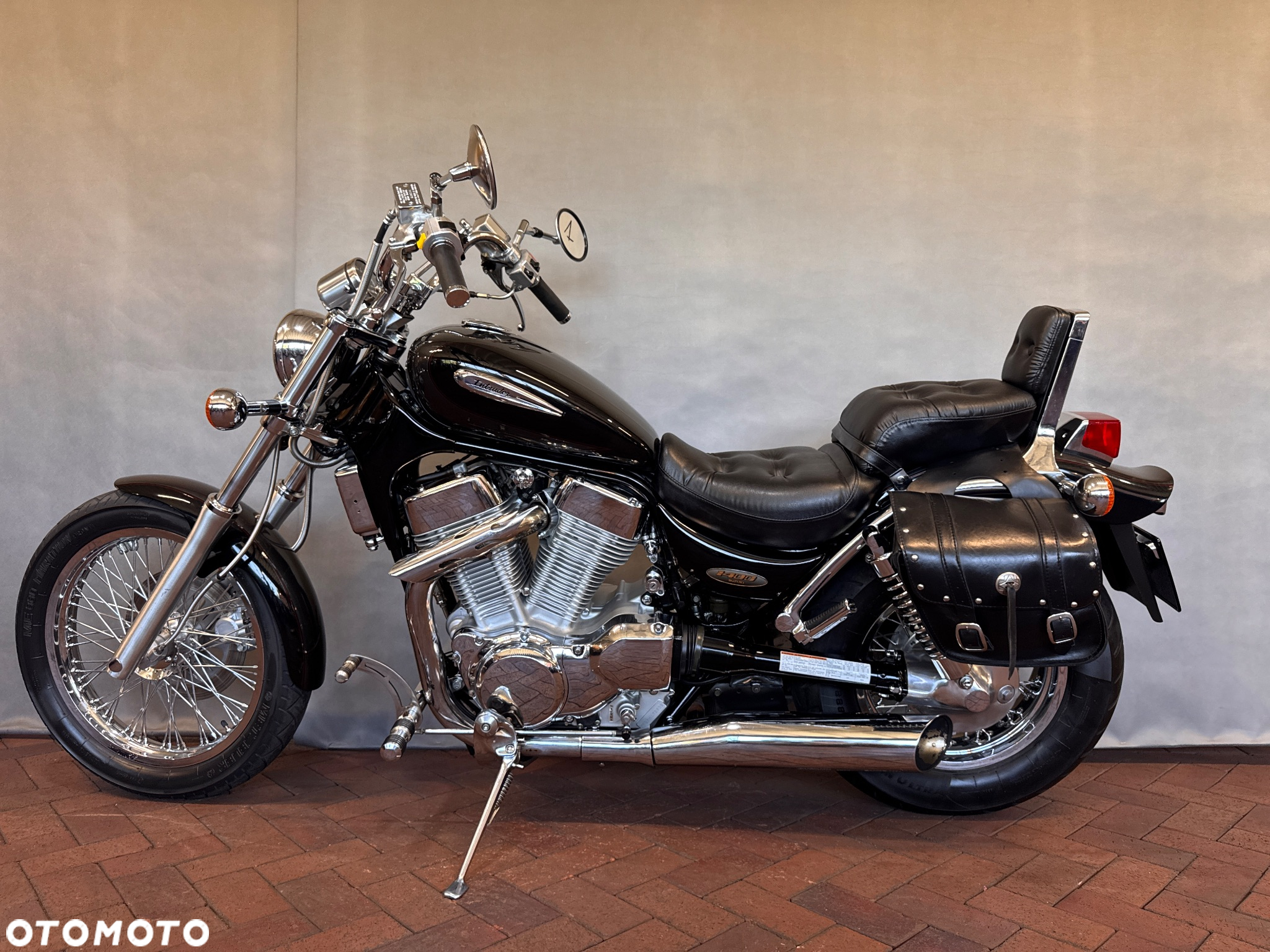 Suzuki Intruder - 3