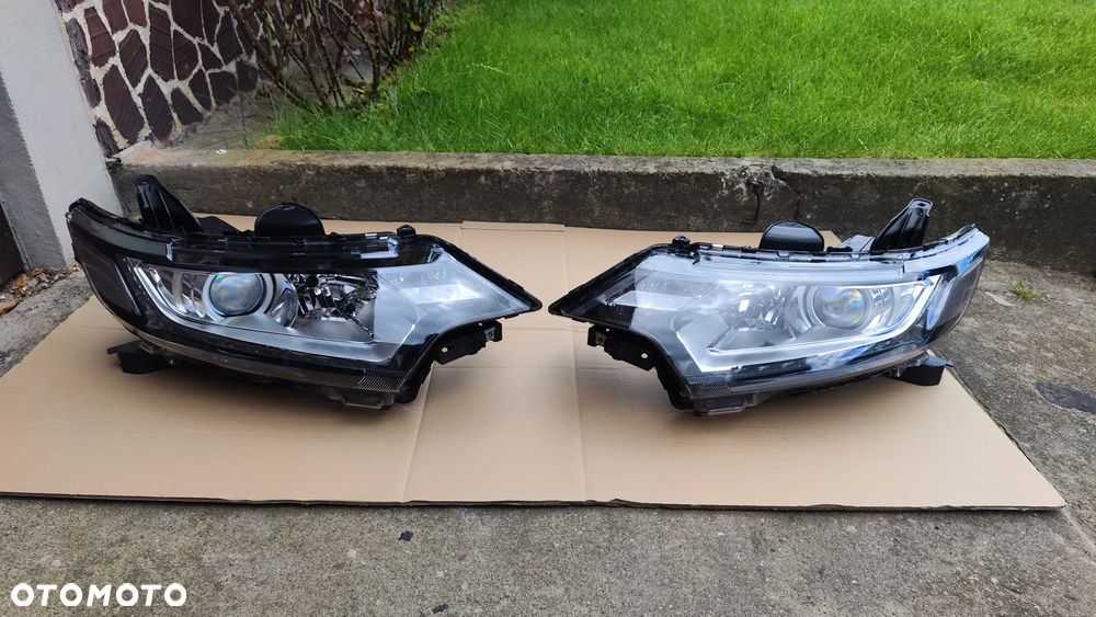 Mitsubishi Outlander 16-24 Lampa Przód Soczewka LR Komplet Oryginał EU - 1