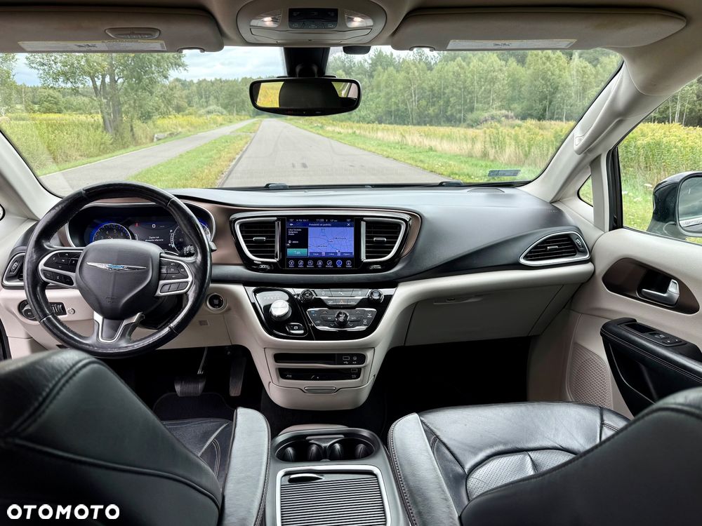 Chrysler Pacifica - 10