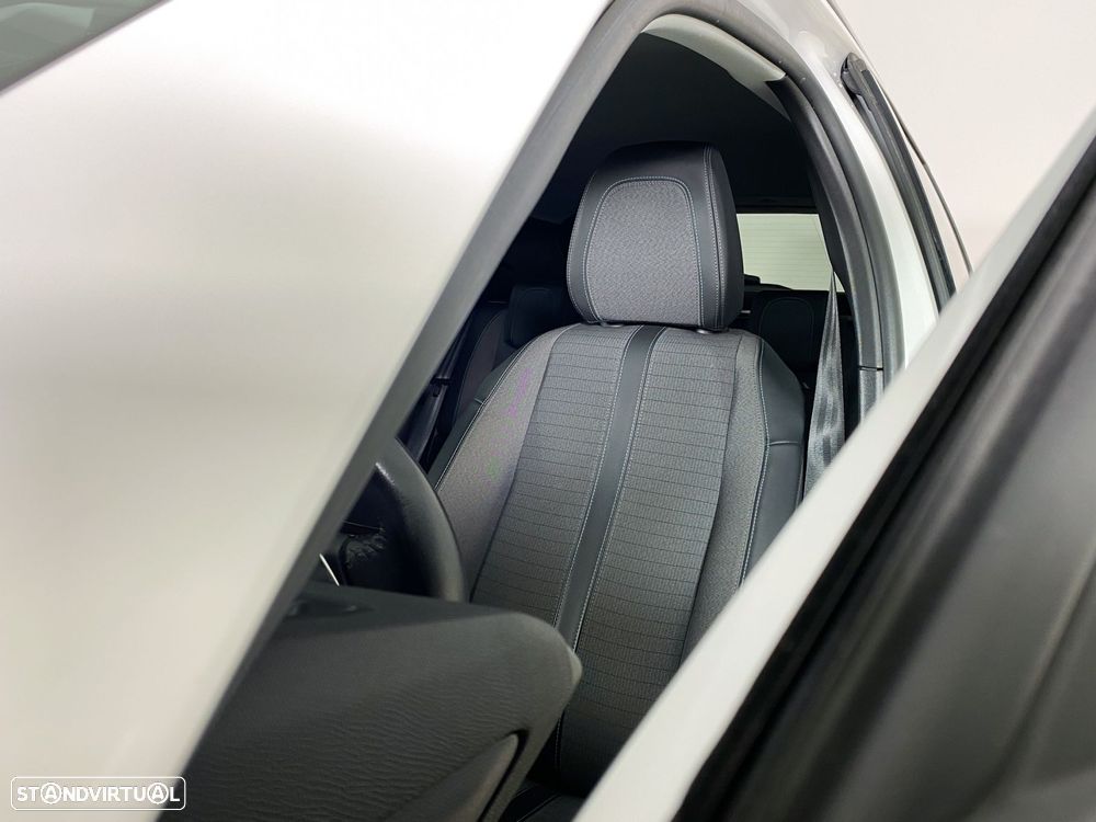 Peugeot 2008 1.2 PureTech Allure Pack EAT8 - 20