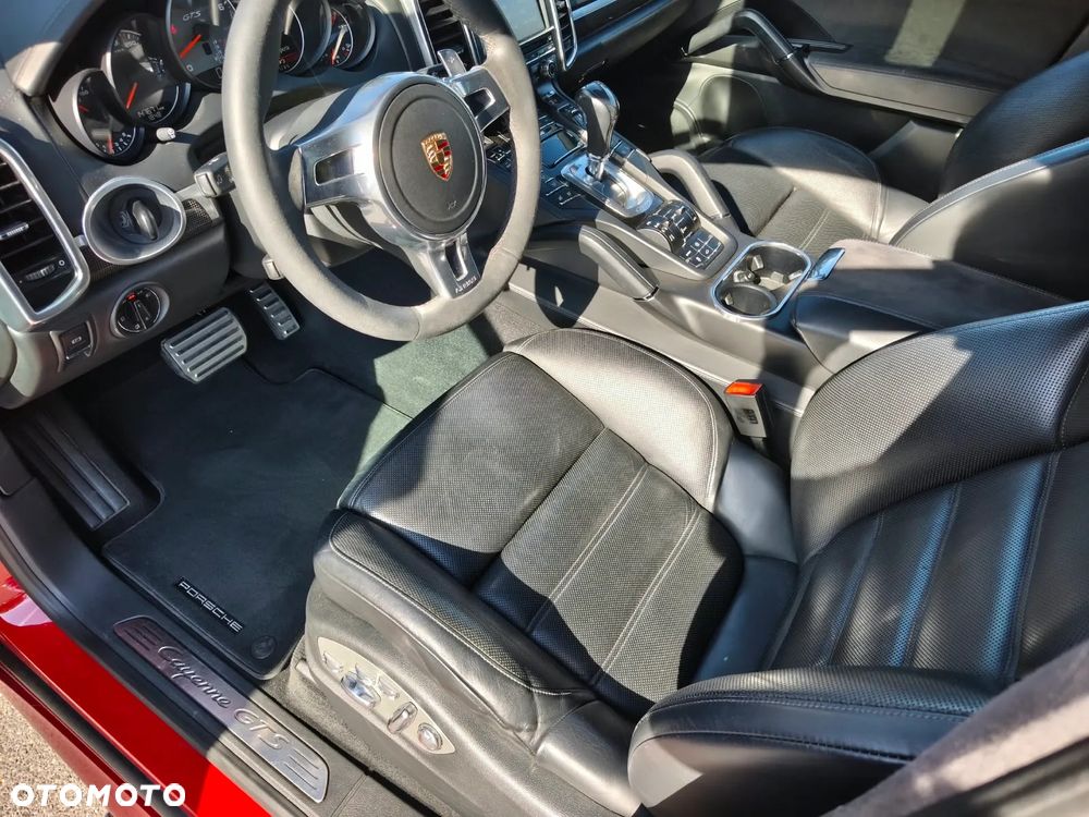 Porsche Cayenne GTS - 5