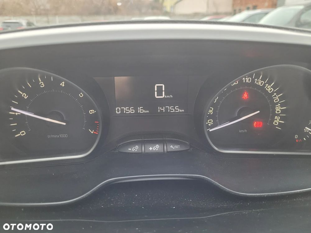 Peugeot 2008 1.2 Pure Tech GPF Style S&S - 8