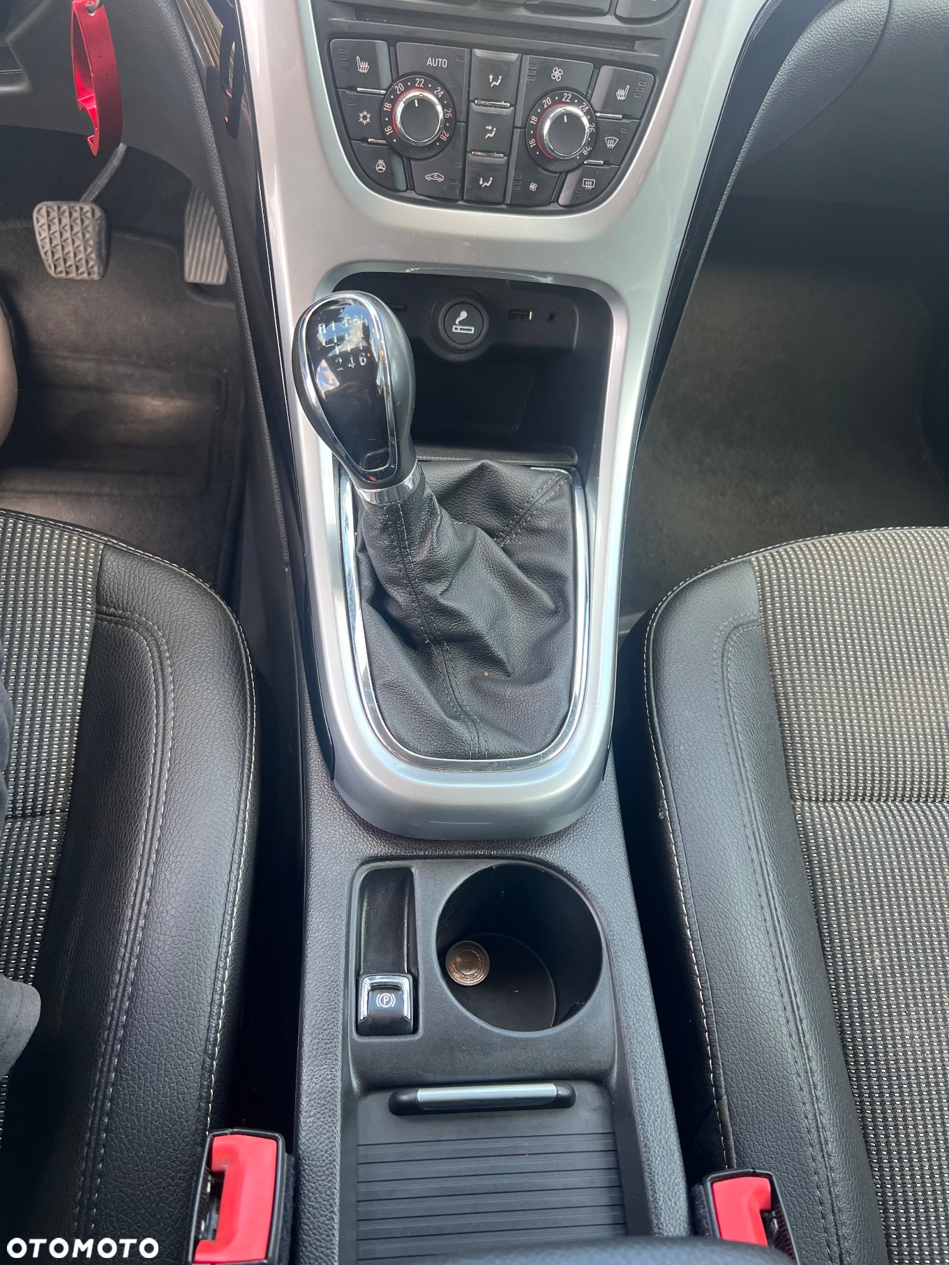 Opel Astra IV 1.6 T SIDI Sport S&S - 26