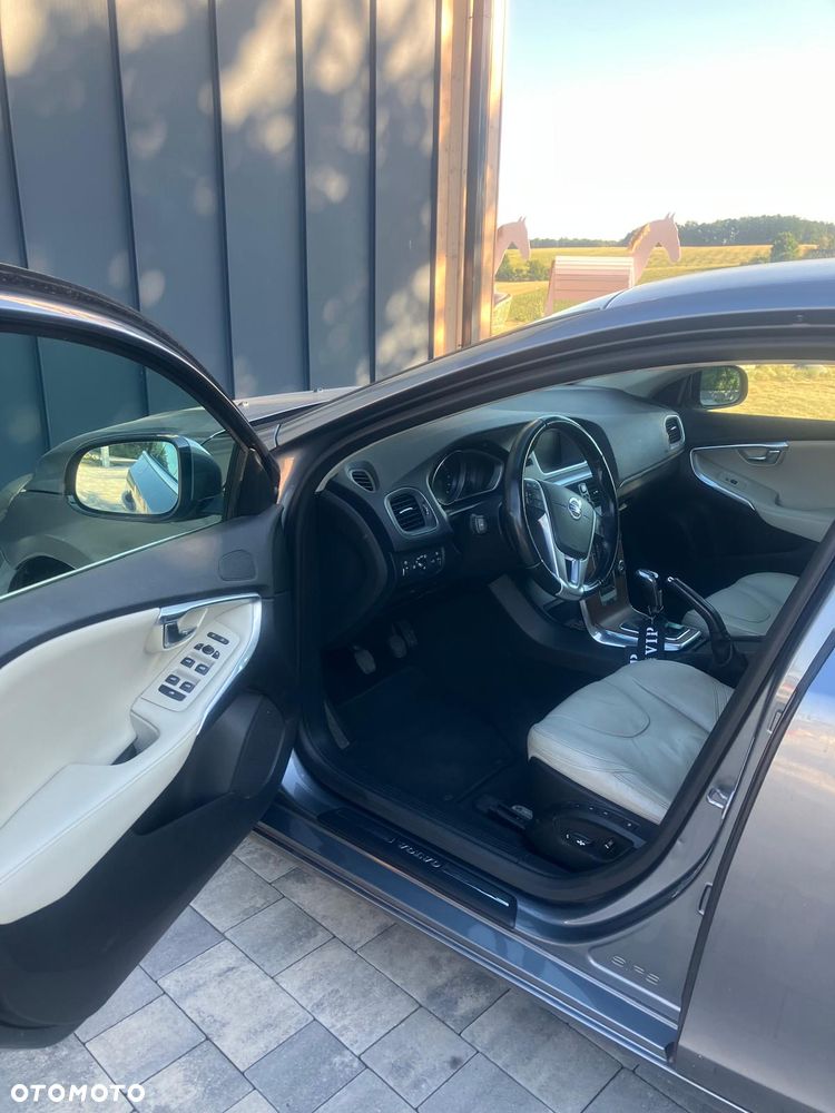 Volvo V40 D4 Drive-E Momentum - 16