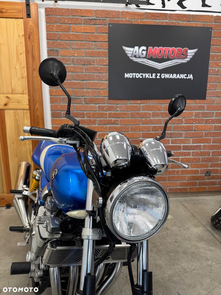 Yamaha XJR - 8