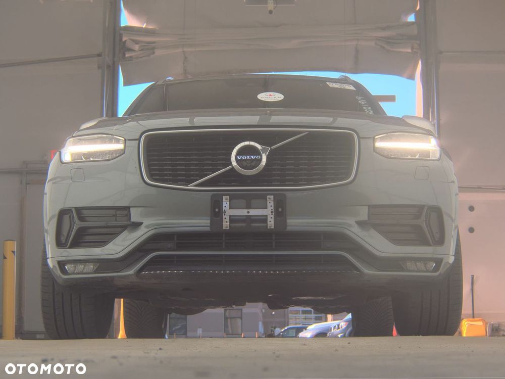 Volvo XC 90 - 9