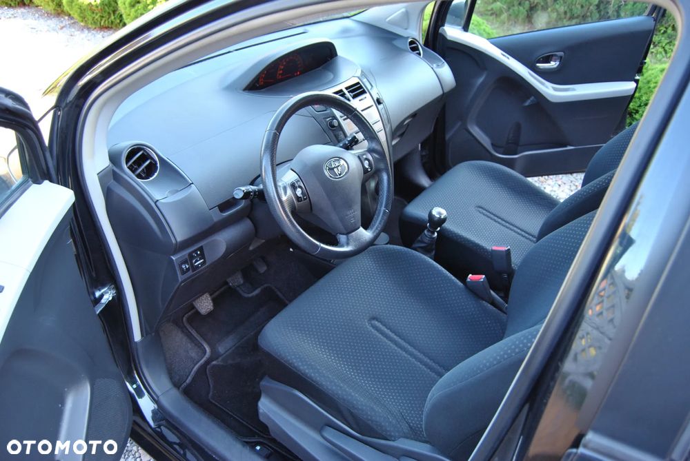 Toyota Yaris 1.33 VVT-i Executive - 11
