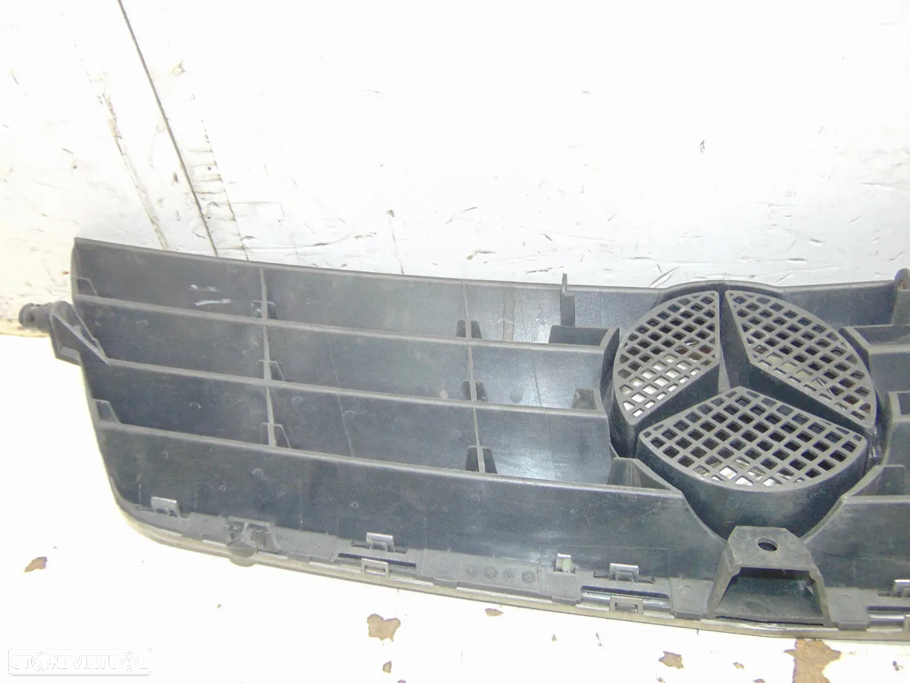 Mercedes C grelha frontal - 6
